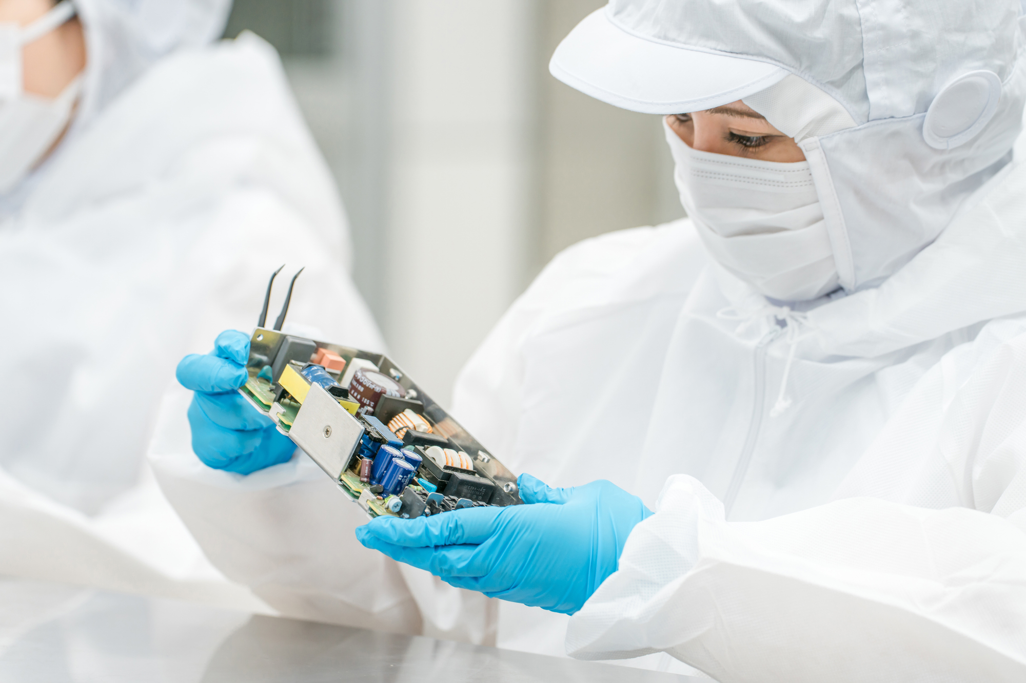 快適な職場で日勤のお仕事★土日祝休みだからプライベートも充実♪製造未経験の男女活躍中◎